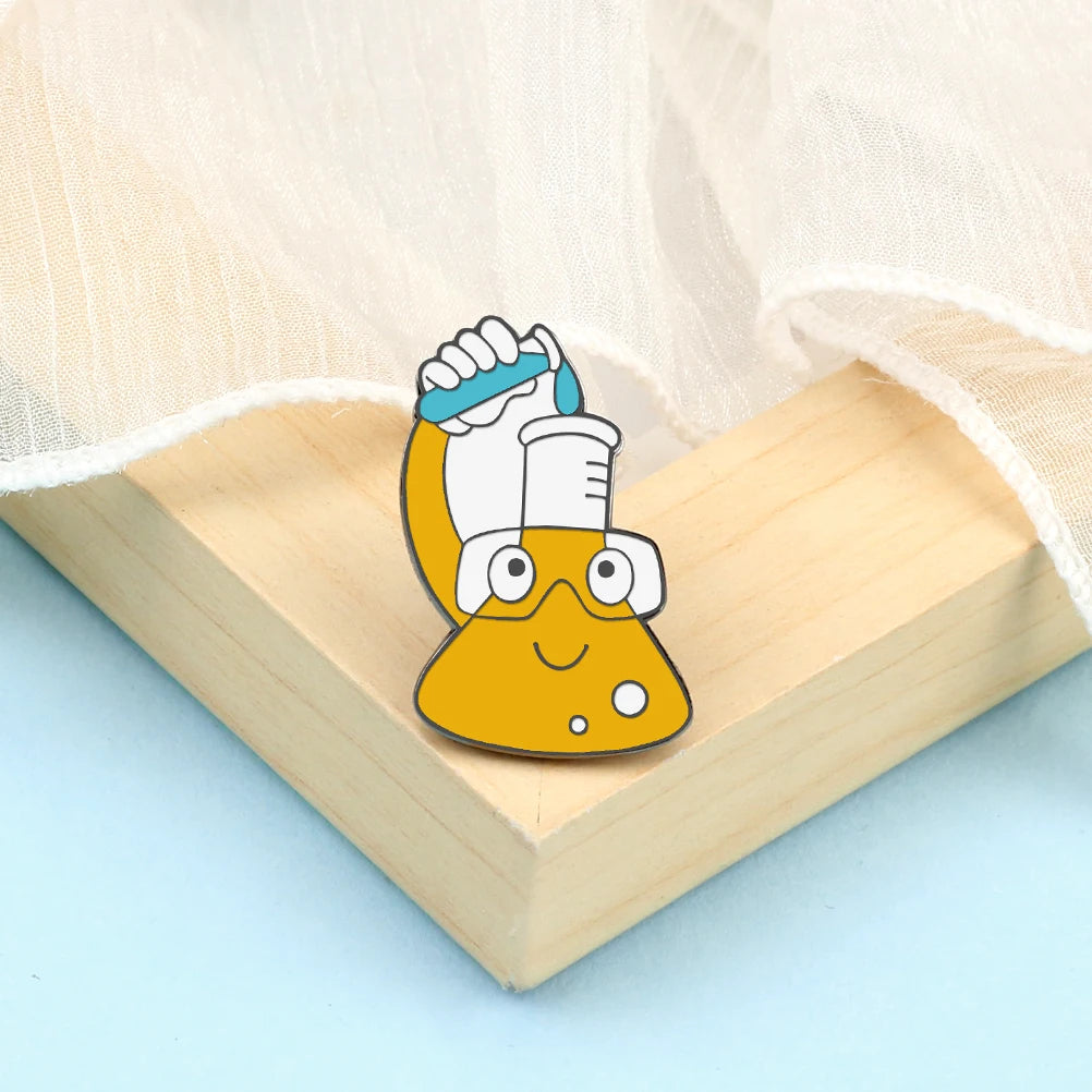 Mr.Lab Brooch - WHITE ARMY